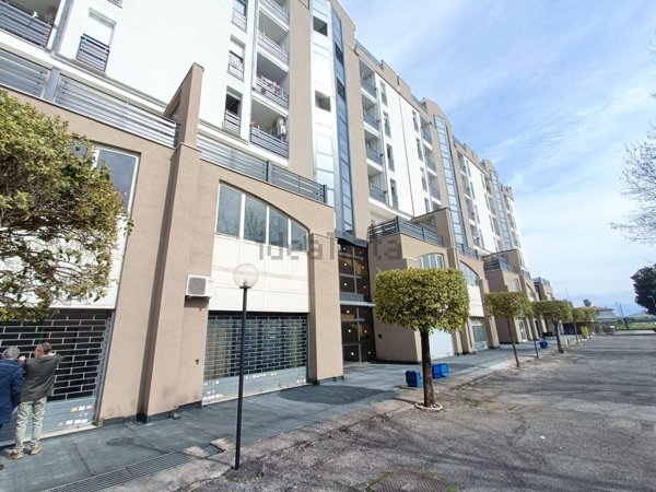 locale commerciale in affitto ad Aprilia