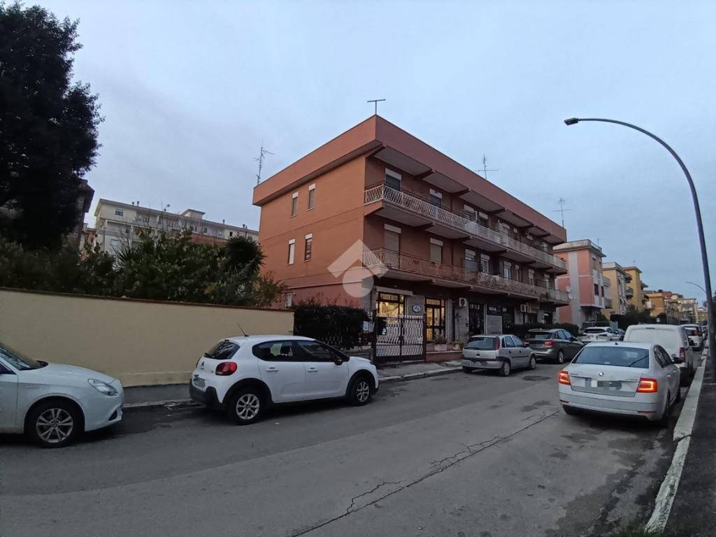 locale commerciale in affitto ad Aprilia