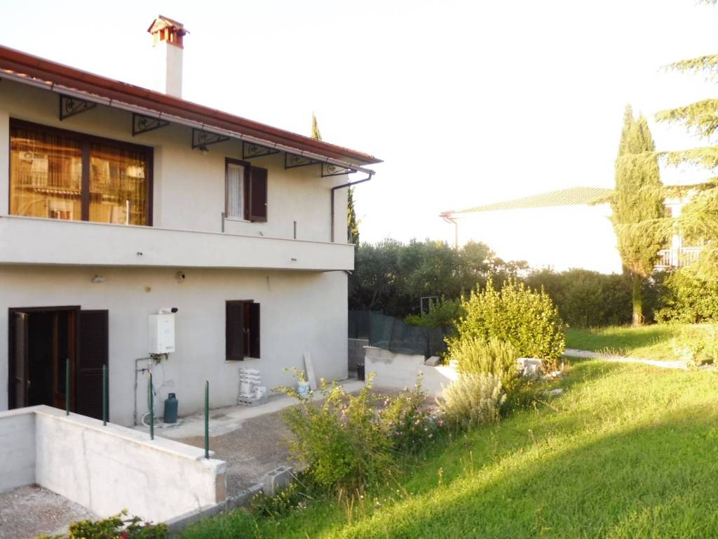 appartamento in affitto ad Aprilia in zona Fossignano