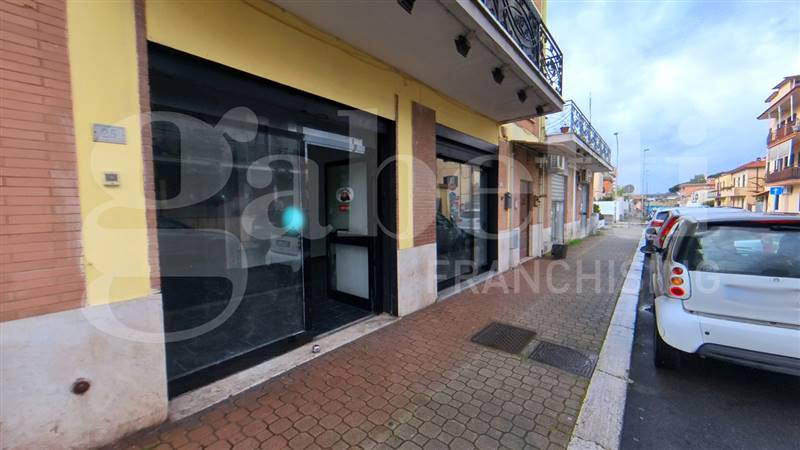 negozio in affitto ad Aprilia