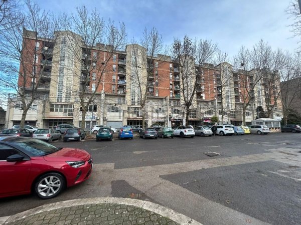 locale commerciale in affitto ad Aprilia