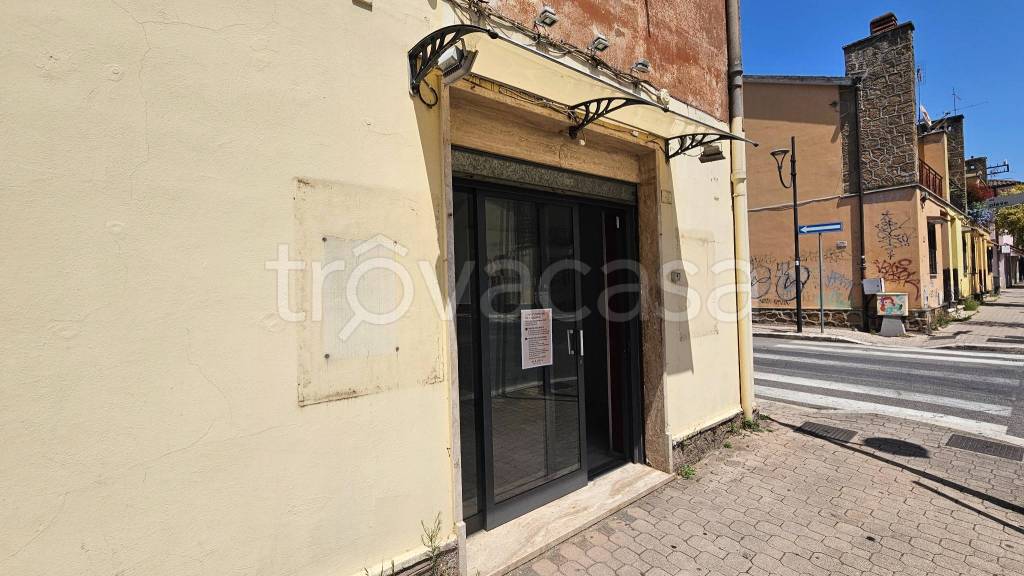 negozio in affitto ad Aprilia
