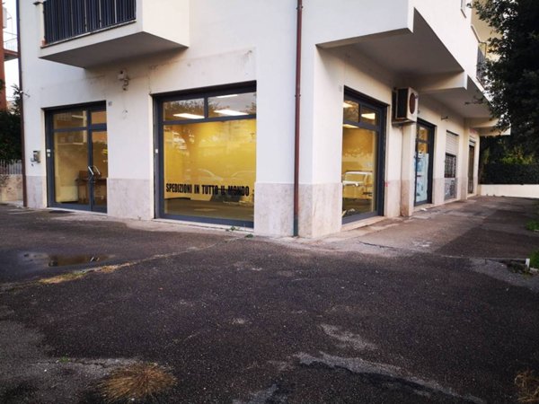 negozio in affitto ad Aprilia