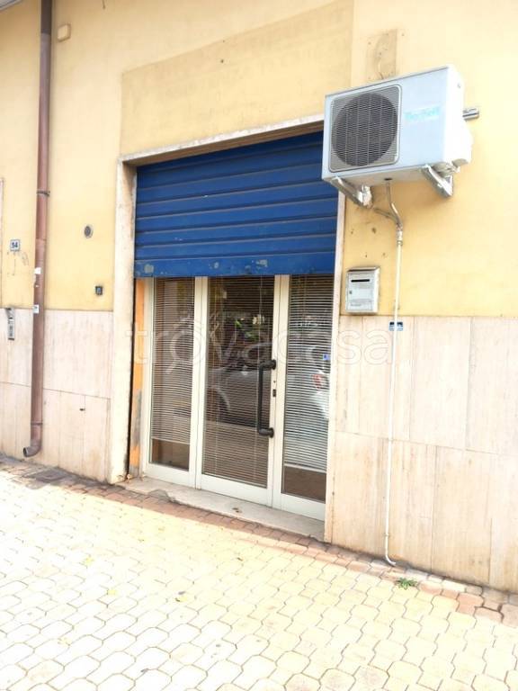 negozio in affitto ad Aprilia