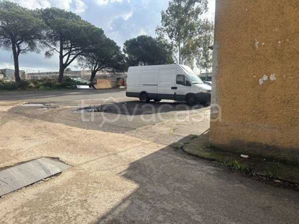 locale commerciale in affitto ad Aprilia