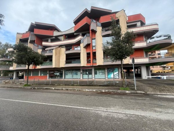 locale commerciale in affitto ad Aprilia