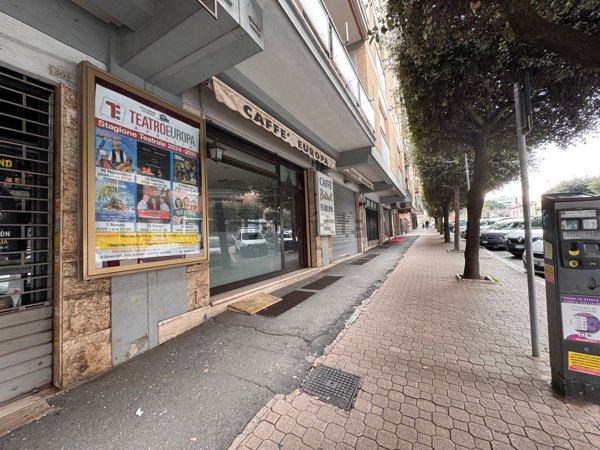 locale commerciale in affitto ad Aprilia