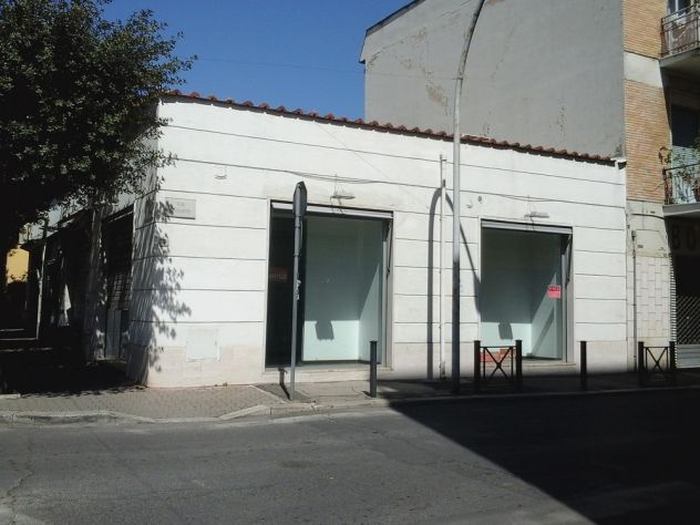 locale commerciale in affitto ad Aprilia
