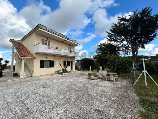 appartamento in affitto ad Aprilia in zona Casalazzara