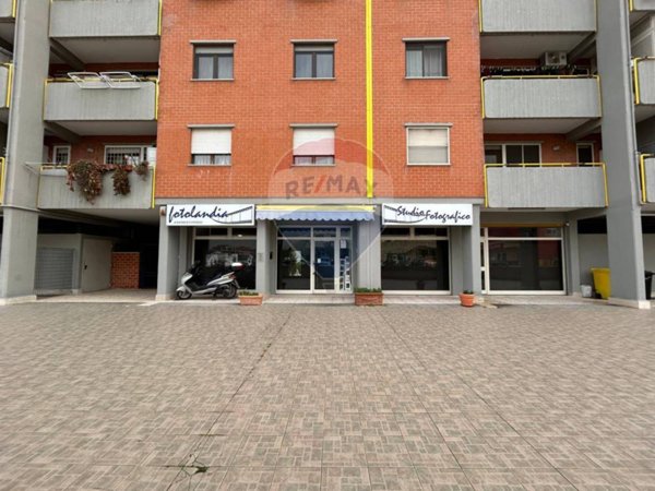 locale commerciale in affitto ad Aprilia