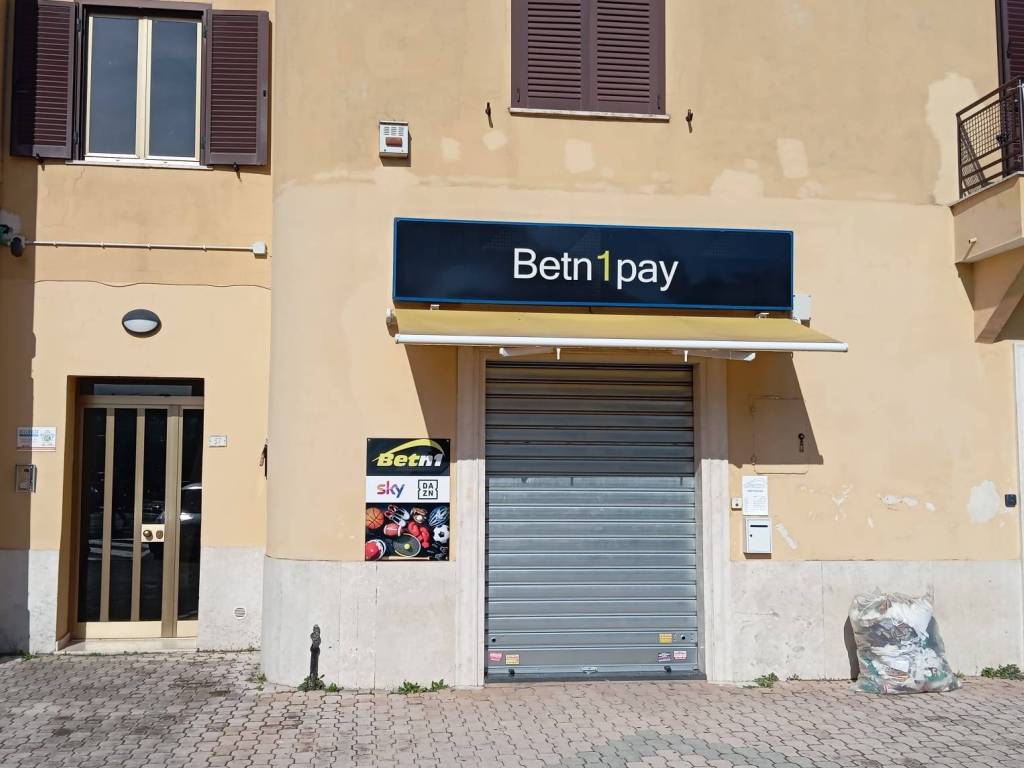negozio in affitto ad Aprilia