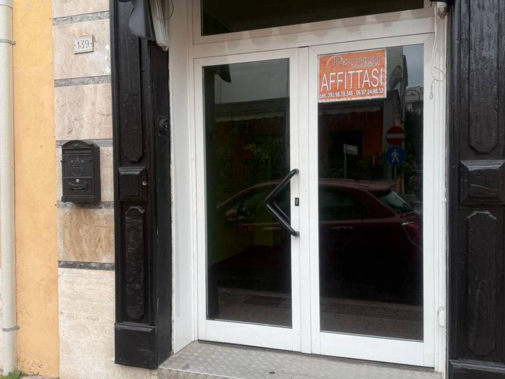 negozio in affitto ad Aprilia