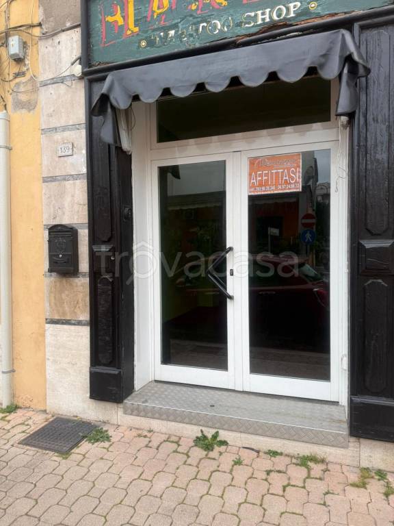 negozio in affitto ad Aprilia