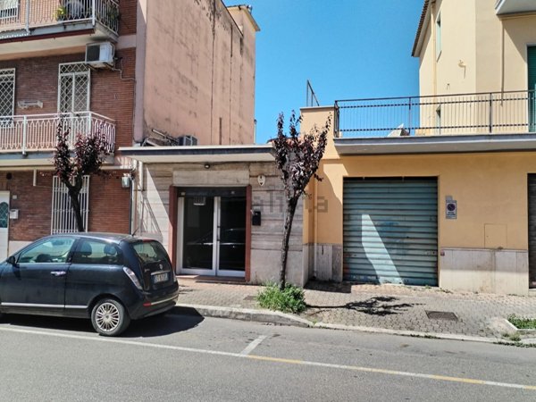 locale commerciale in affitto ad Aprilia
