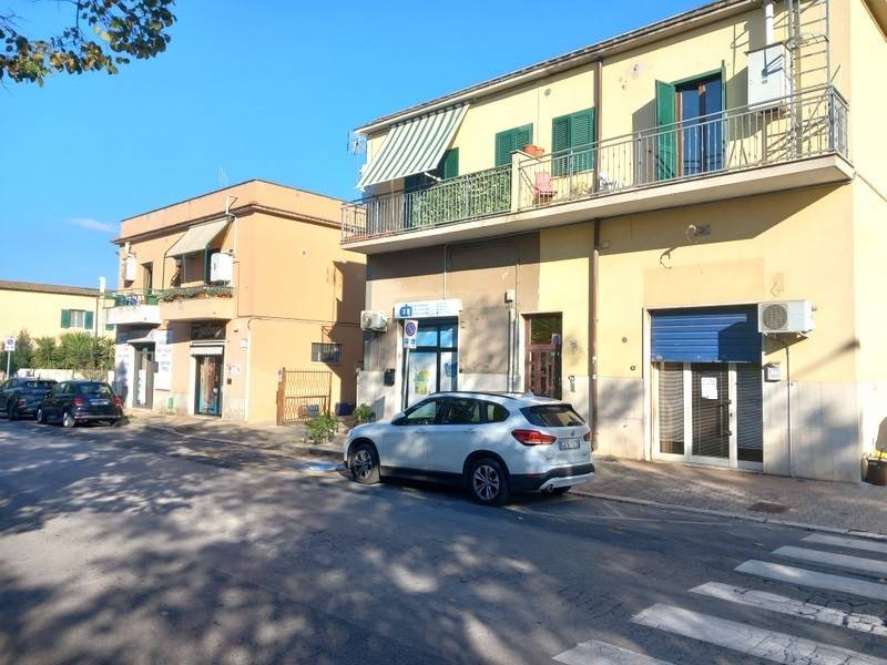negozio in affitto ad Aprilia