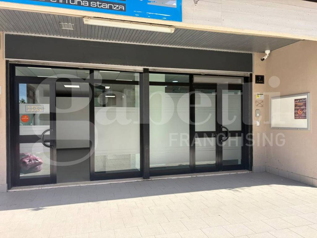 negozio in affitto ad Aprilia