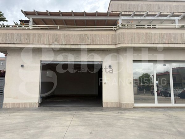 locale commerciale in affitto ad Aprilia