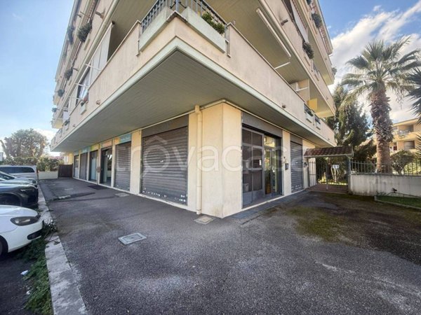 negozio in affitto ad Aprilia