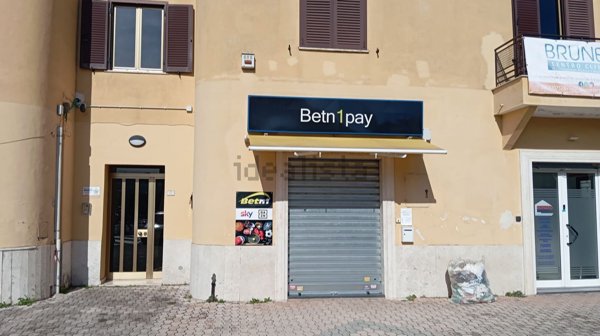 locale commerciale in affitto ad Aprilia