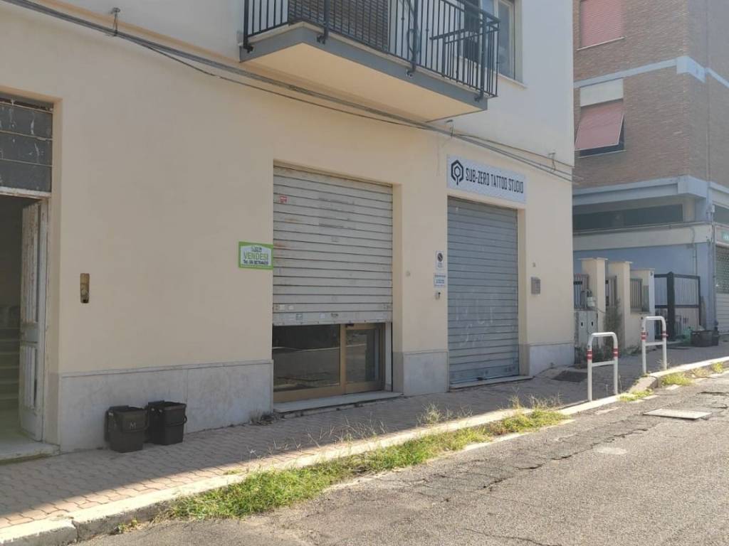 negozio in affitto ad Aprilia