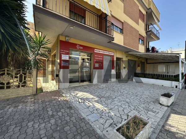 locale commerciale in affitto ad Aprilia