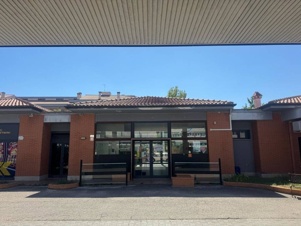 locale commerciale in affitto ad Aprilia in zona Riserva Nuova