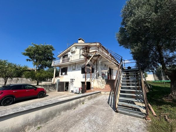 appartamento in affitto ad Aprilia in zona Fossignano