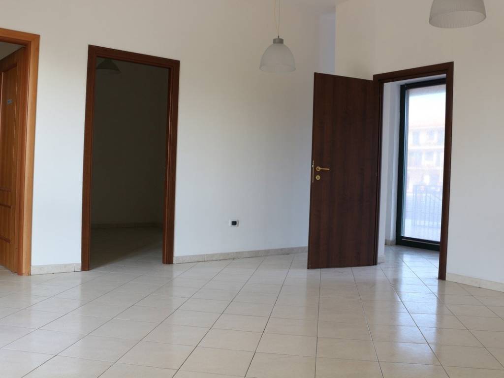 negozio in affitto a Cisterna di Latina in zona Borgo Flora