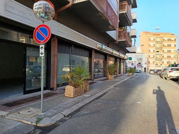 negozio in affitto a Cisterna di Latina