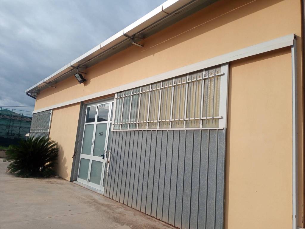 locale commerciale in affitto a Cisterna di Latina