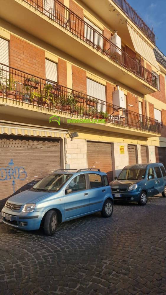 locale commerciale in affitto a Cisterna di Latina