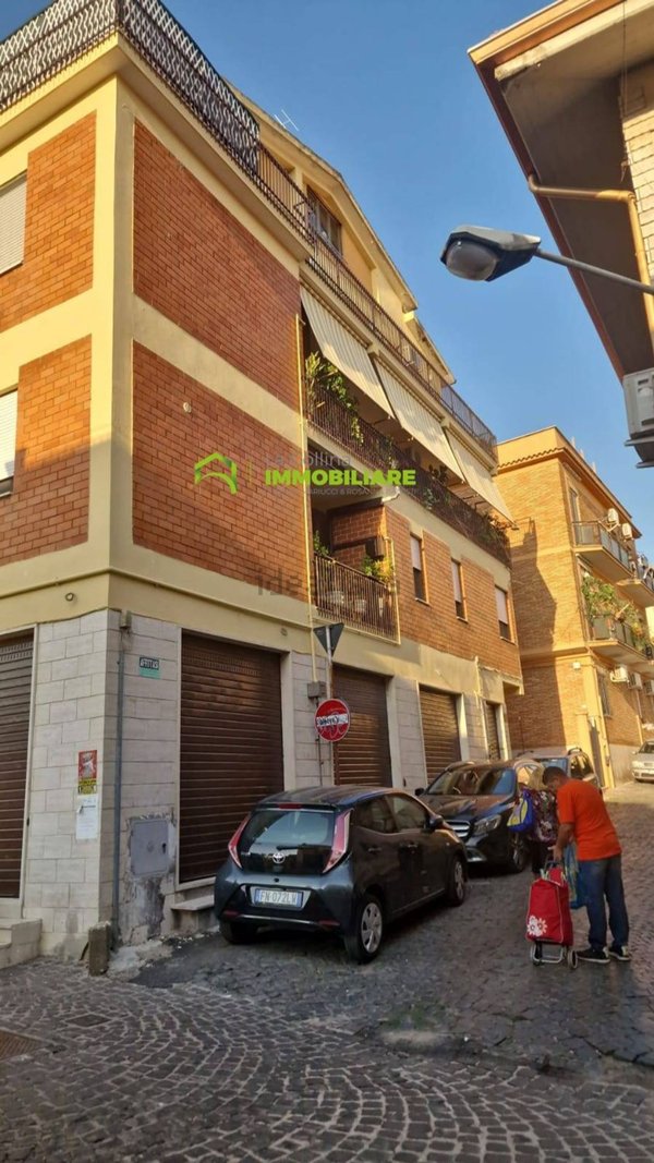 locale commerciale in affitto a Cisterna di Latina