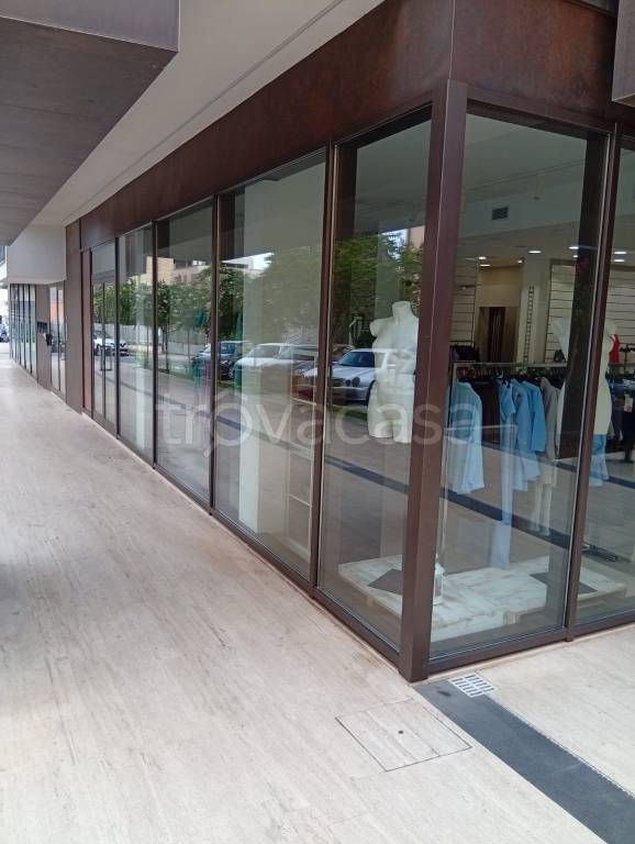 negozio in affitto a Cisterna di Latina