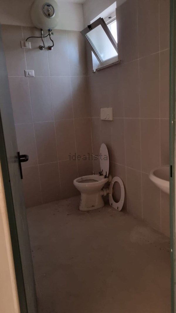 locale commerciale in affitto a Cisterna di Latina