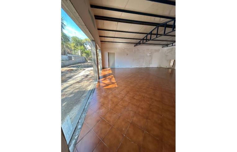 locale commerciale in affitto a Cisterna di Latina in zona Le Castella