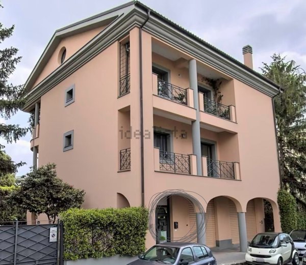 locale commerciale in affitto a Cisterna di Latina