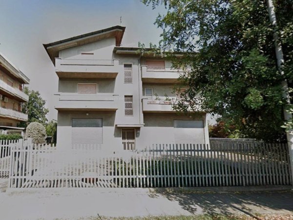 locale commerciale in affitto a Cisterna di Latina