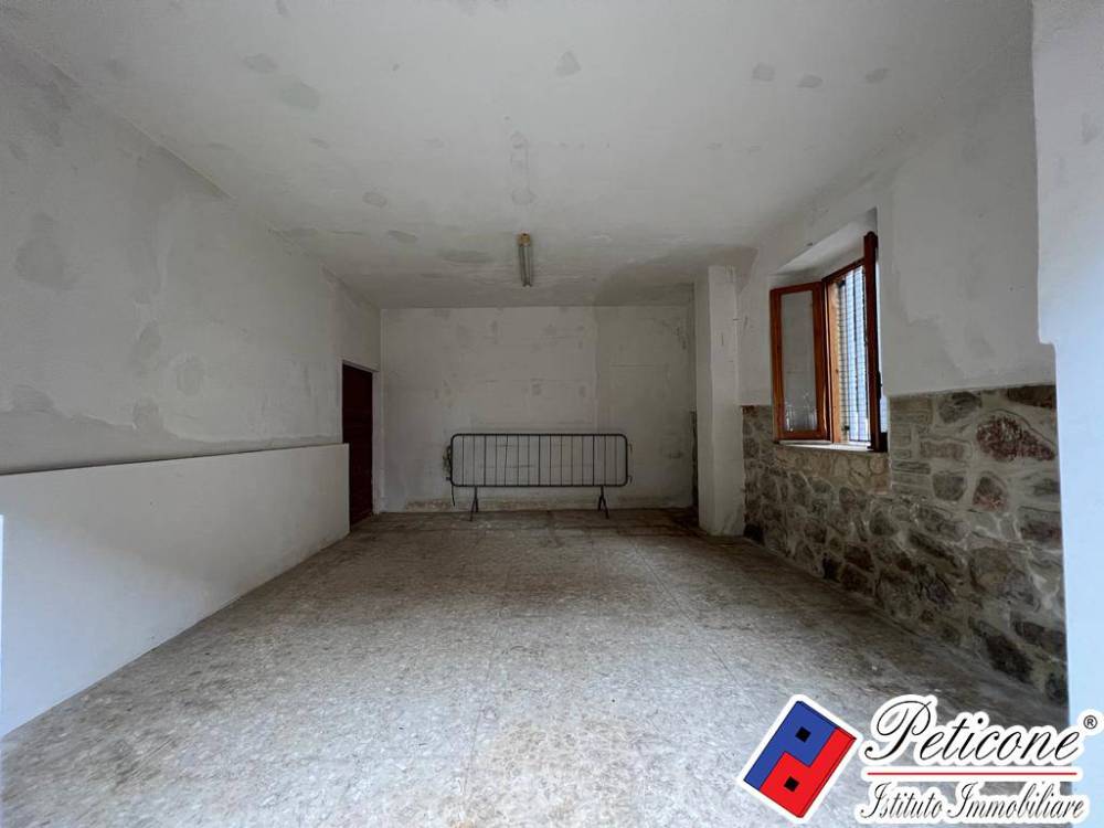 locale commerciale in affitto a Fondi