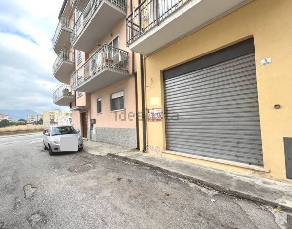 locale commerciale in affitto a Fondi