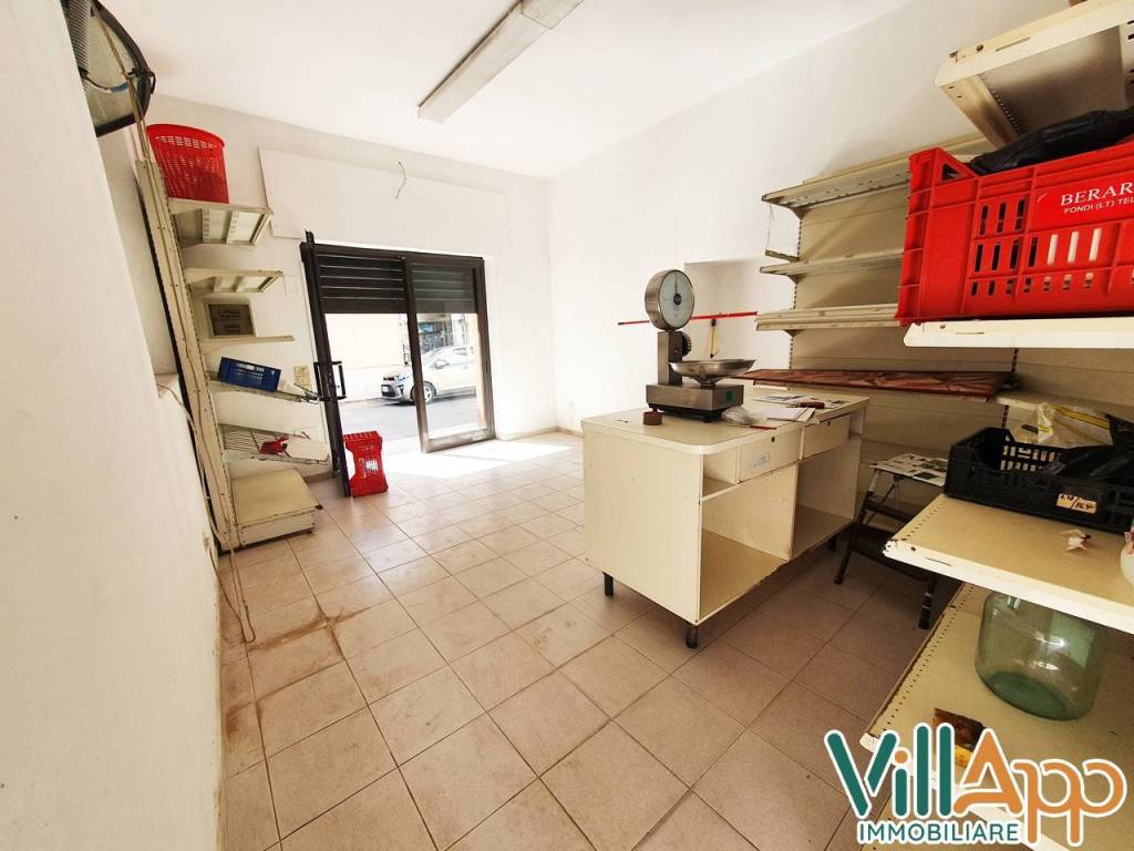 negozio in affitto a Fondi