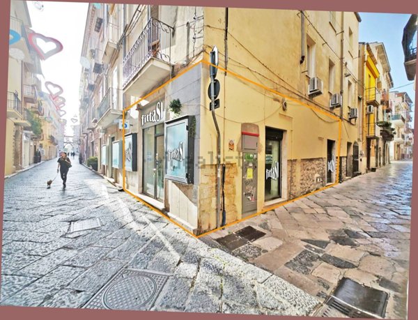negozio in affitto a Fondi