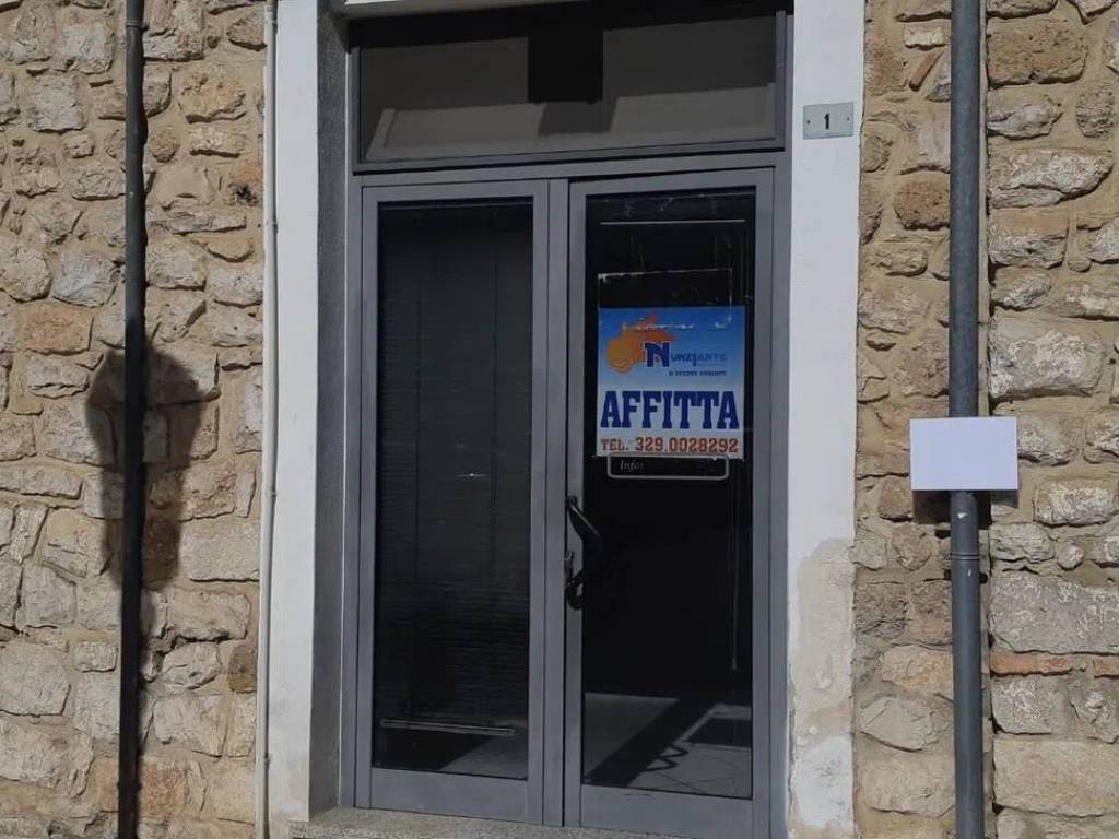 negozio in affitto a Fondi