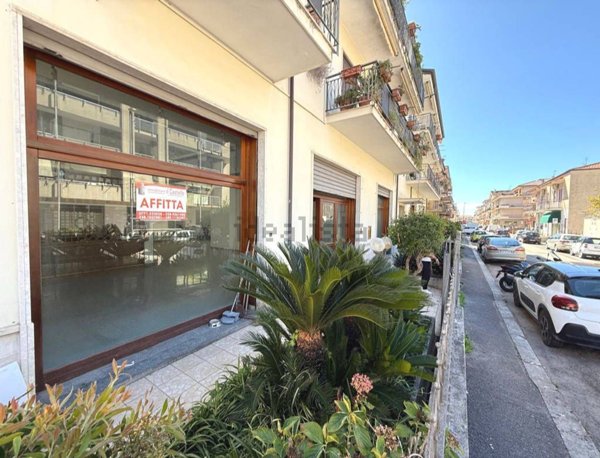 locale commerciale in affitto a Fondi
