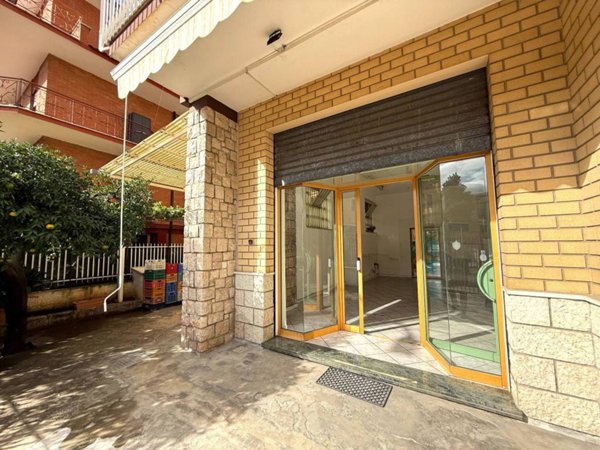 negozio in affitto a Fondi