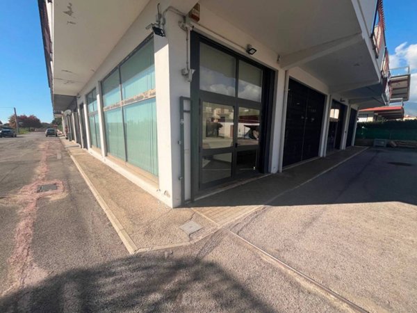 negozio in affitto a Fondi