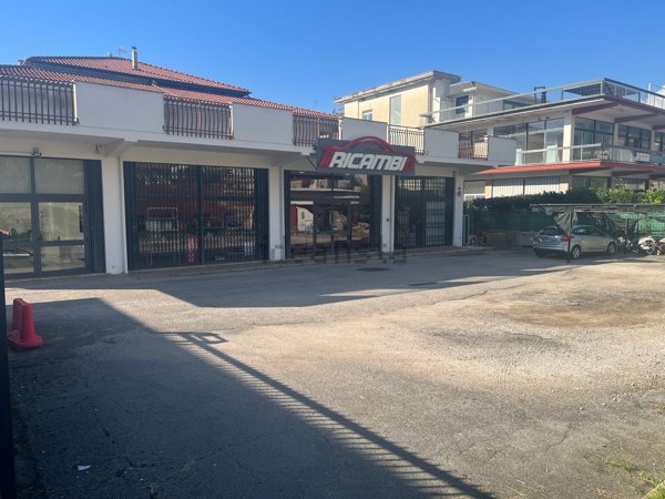 locale commerciale in affitto a Fondi