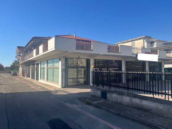 locale commerciale in affitto a Fondi
