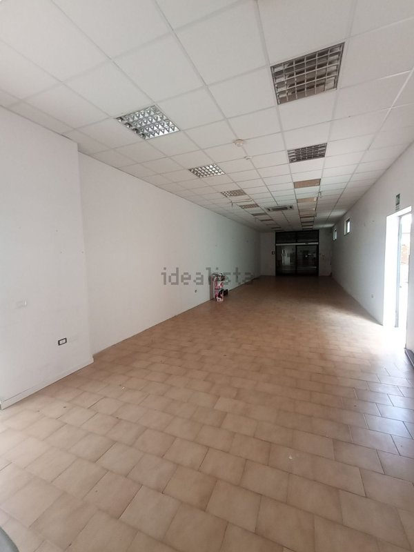 locale commerciale in affitto a Fondi