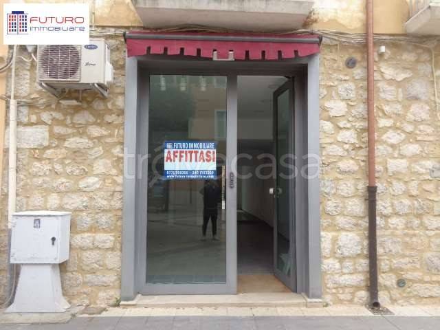 negozio in affitto a Fondi