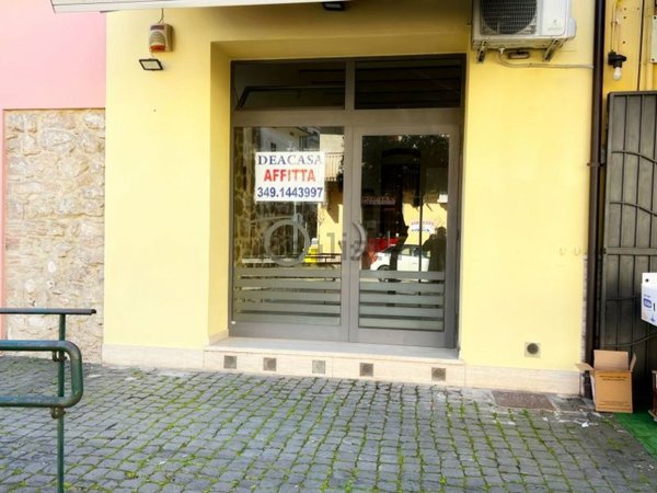 locale commerciale in affitto a Fondi